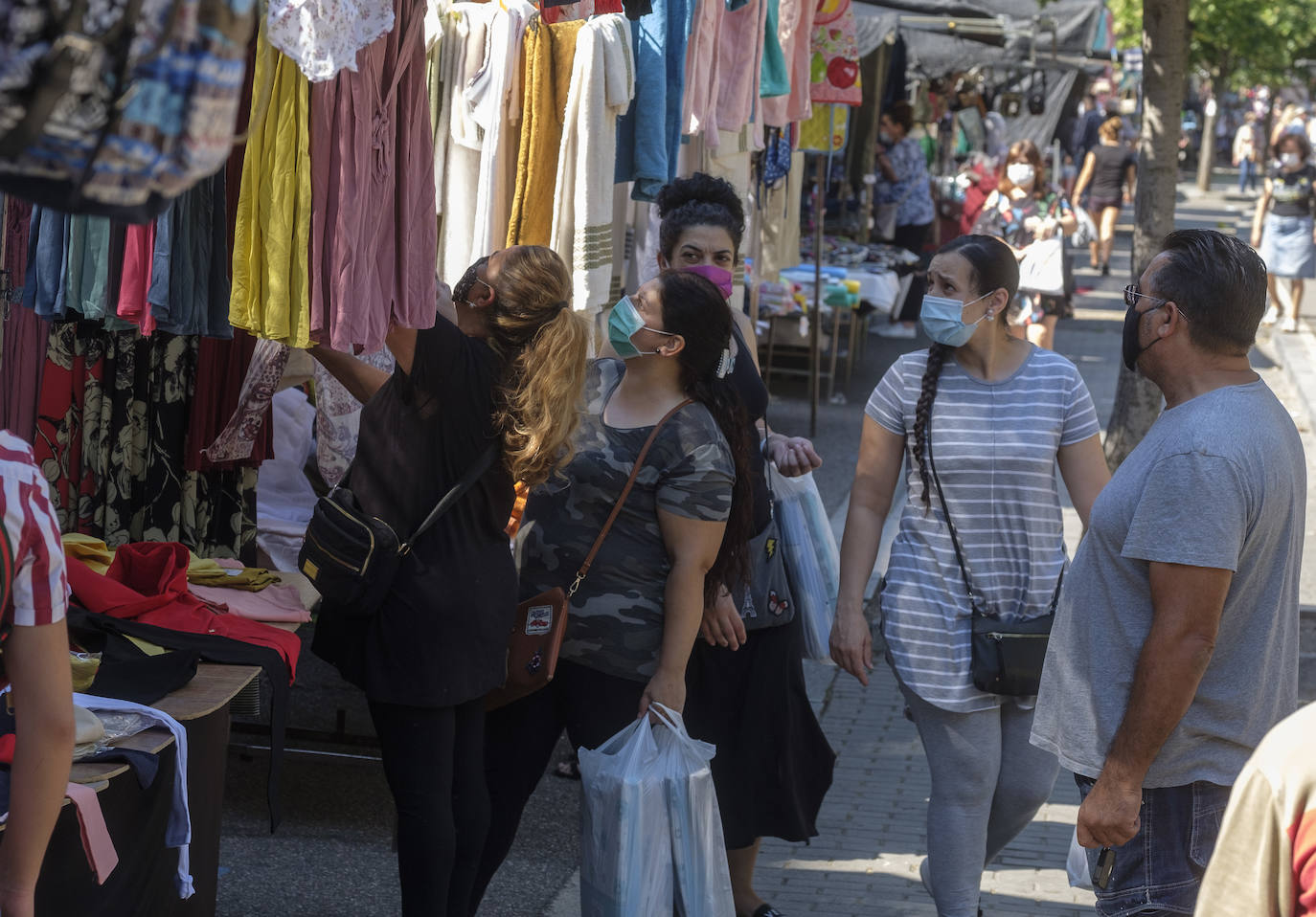 Los puestos de venta ambulante retoman su actividad con rutas señalizadas y más reparación entre puestos, después de tres meses largos de parón