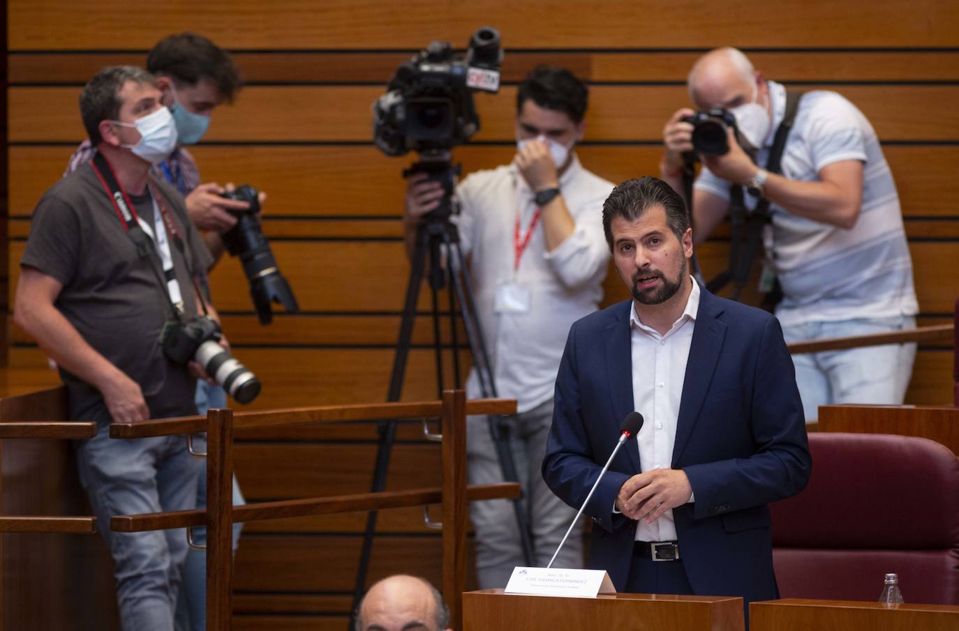 El presidente de la Junta de Castilla y León, Alfonso Fernández Mañueco, ha asegurado este martes que la Consejería de Empleo e Industria va a ampliar las ayudas complementarias a los trabajadores afectados por los ERTE del coronavirus