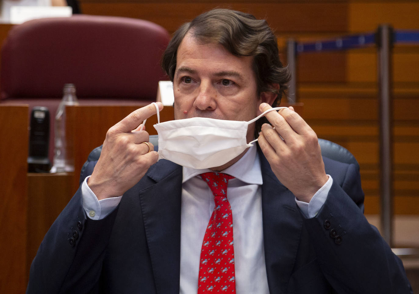 El presidente de la Junta de Castilla y León, Alfonso Fernández Mañueco, ha asegurado este martes que la Consejería de Empleo e Industria va a ampliar las ayudas complementarias a los trabajadores afectados por los ERTE del coronavirus