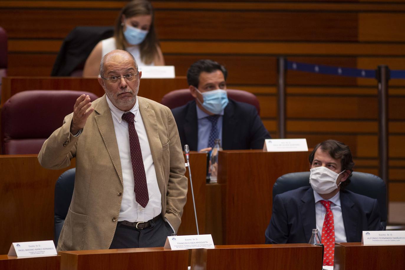 El presidente de la Junta de Castilla y León, Alfonso Fernández Mañueco, ha asegurado este martes que la Consejería de Empleo e Industria va a ampliar las ayudas complementarias a los trabajadores afectados por los ERTE del coronavirus