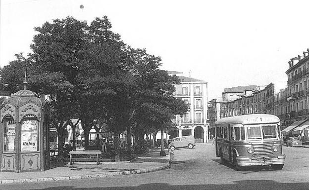 Autobús por la Plaza Mayor.