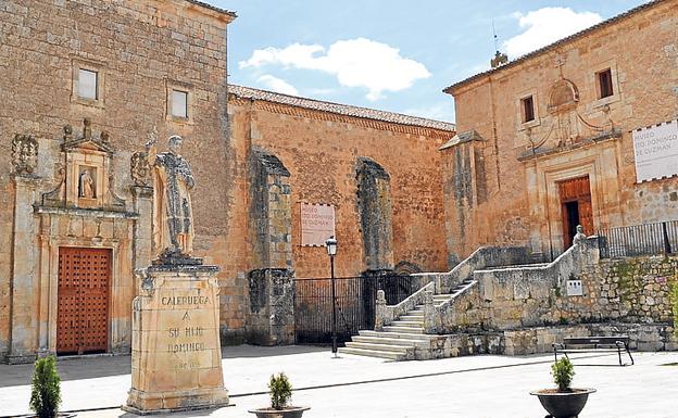 Imagen principal - Arriba, la fachada del monasterio de las dominicas y estatua dedicada a Santo Domingo; Vista exterior del monasterio de los dominicos y torreón.