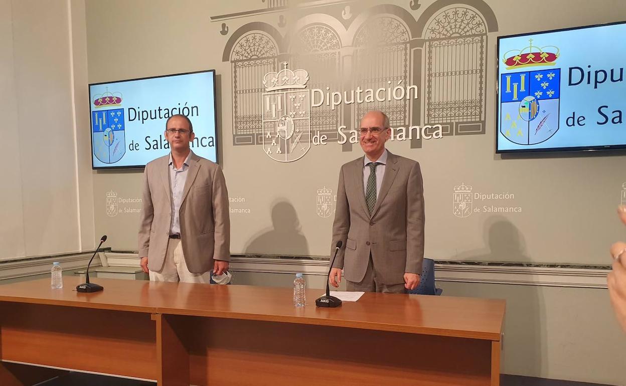 Antonio Luis Sánchez y Javier Iglesias informaron de las novedades de la Caja de Cooperación Local. 