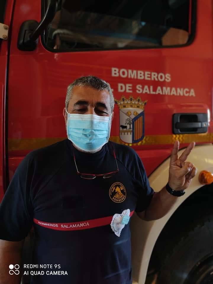 La iniciativa 'Corazones con bata' en Salamanca ha sido respondida con una gran participación. 