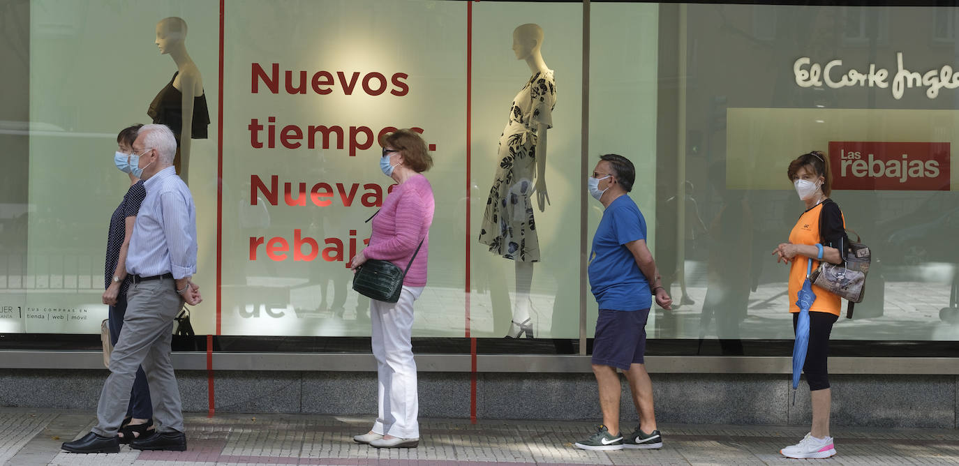 El adelanto de la campaña en las grandes superficies arrastra al pequeño comercio, que valora la iniciativa de los bonos del Ayuntamiento