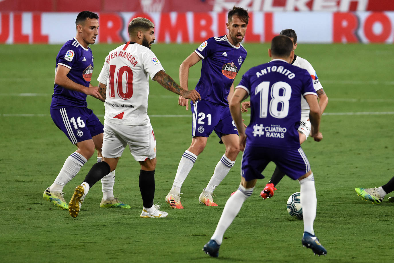 Olivas adelantó al Valladolid en la primera parte y Ocampos empató en un partido muy bien jugado por los blanquivioletas