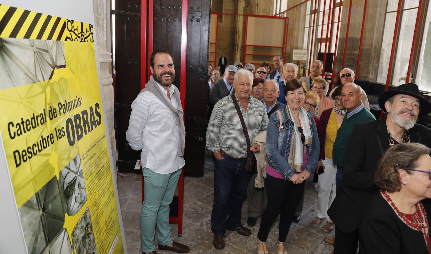 Un grupo de turistas, de visita en la catedral de Palencia, en septiembre de 2019. 