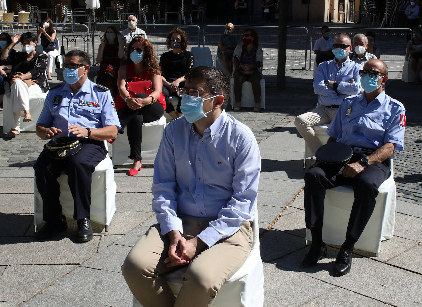 Homenaje a las víctimas del coronavirus en la Plaza Mayor de Segovia 