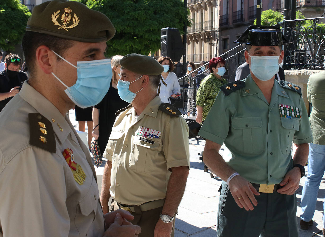 Homenaje a las víctimas del coronavirus en la Plaza Mayor de Segovia 