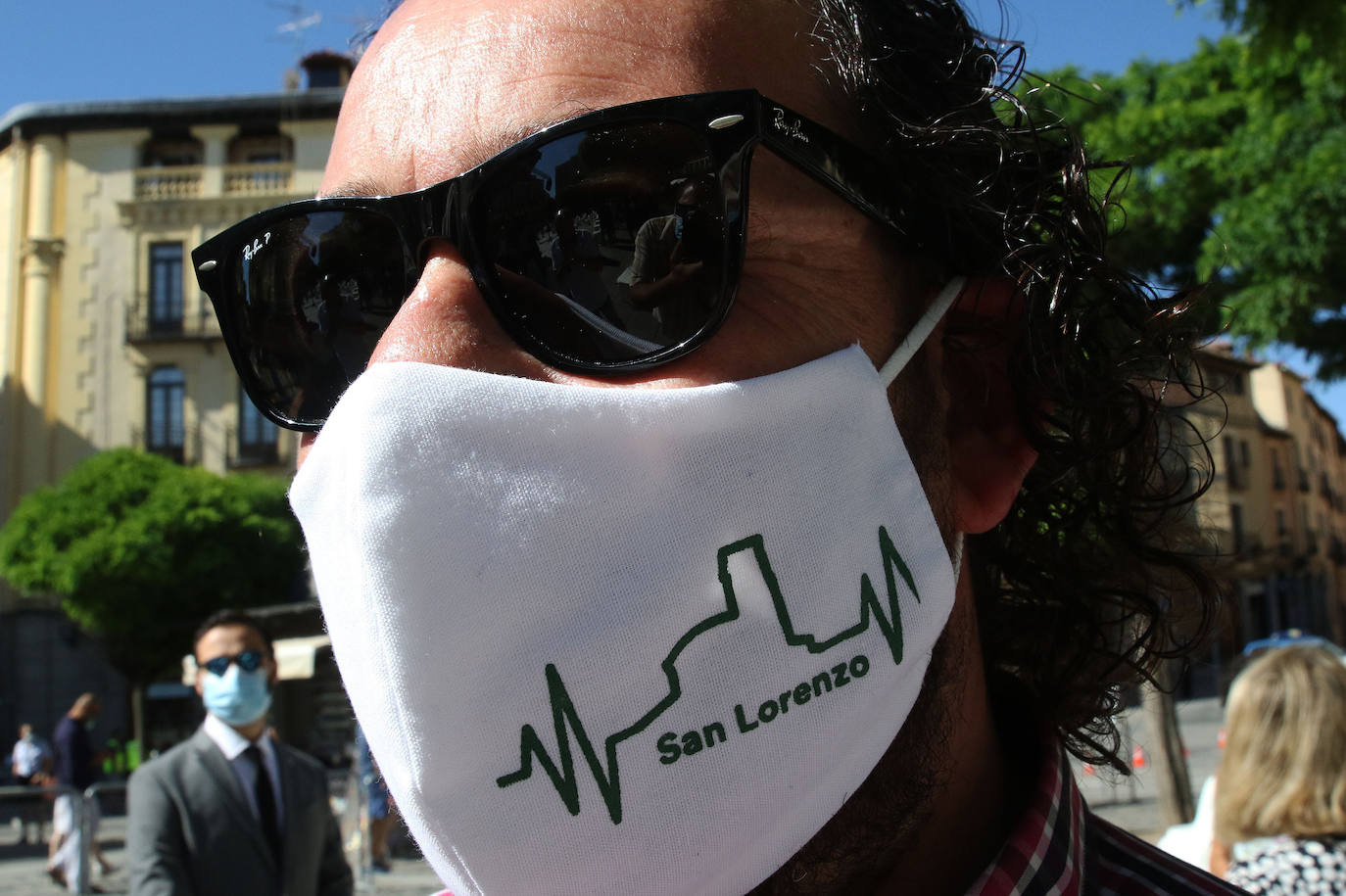 Homenaje a las víctimas del coronavirus en la Plaza Mayor de Segovia 