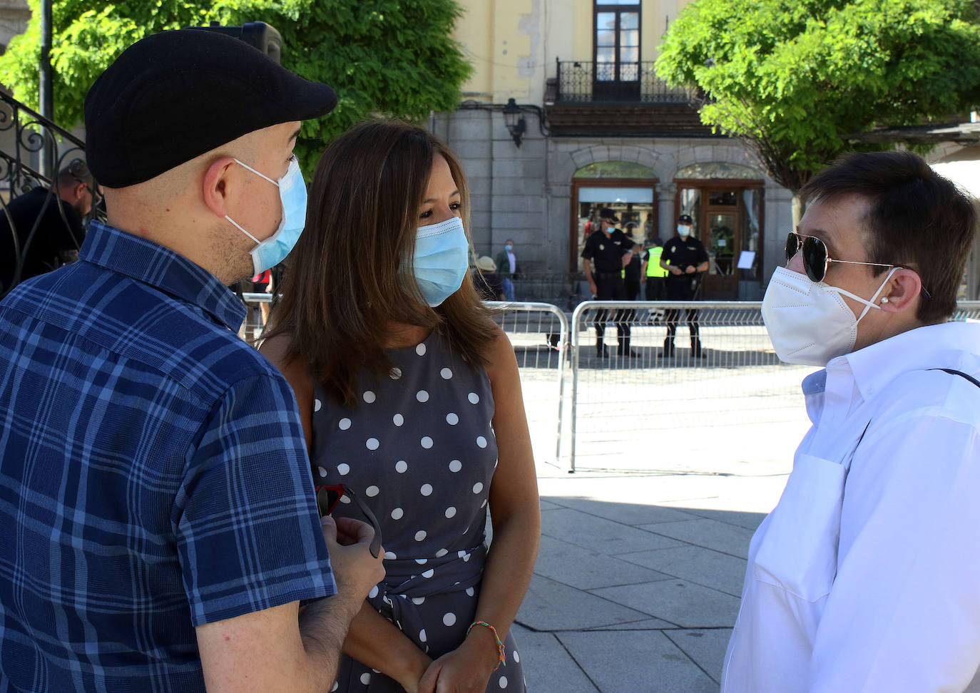 Homenaje a las víctimas del coronavirus en la Plaza Mayor de Segovia 