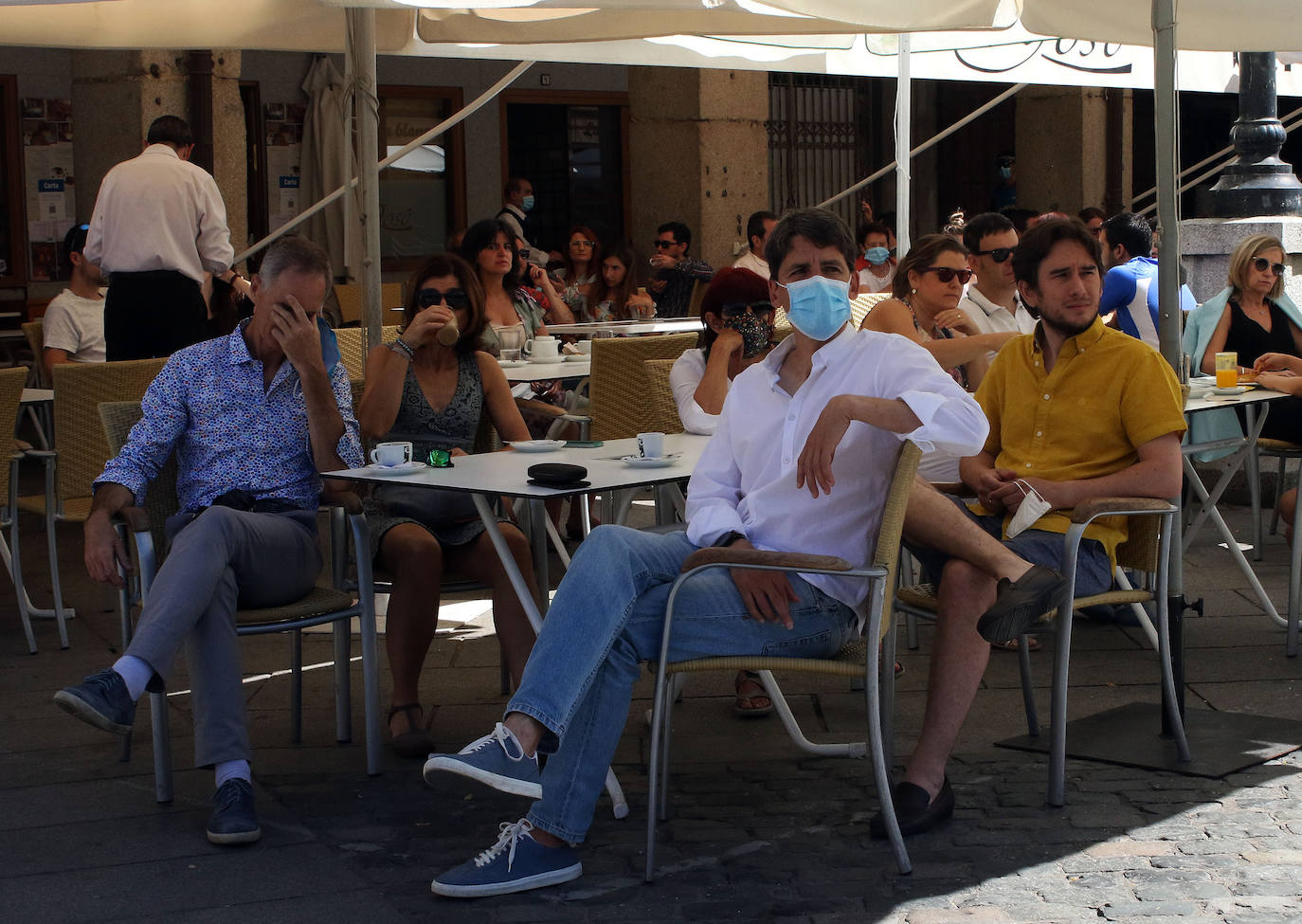 Homenaje a las víctimas del coronavirus en la Plaza Mayor de Segovia 