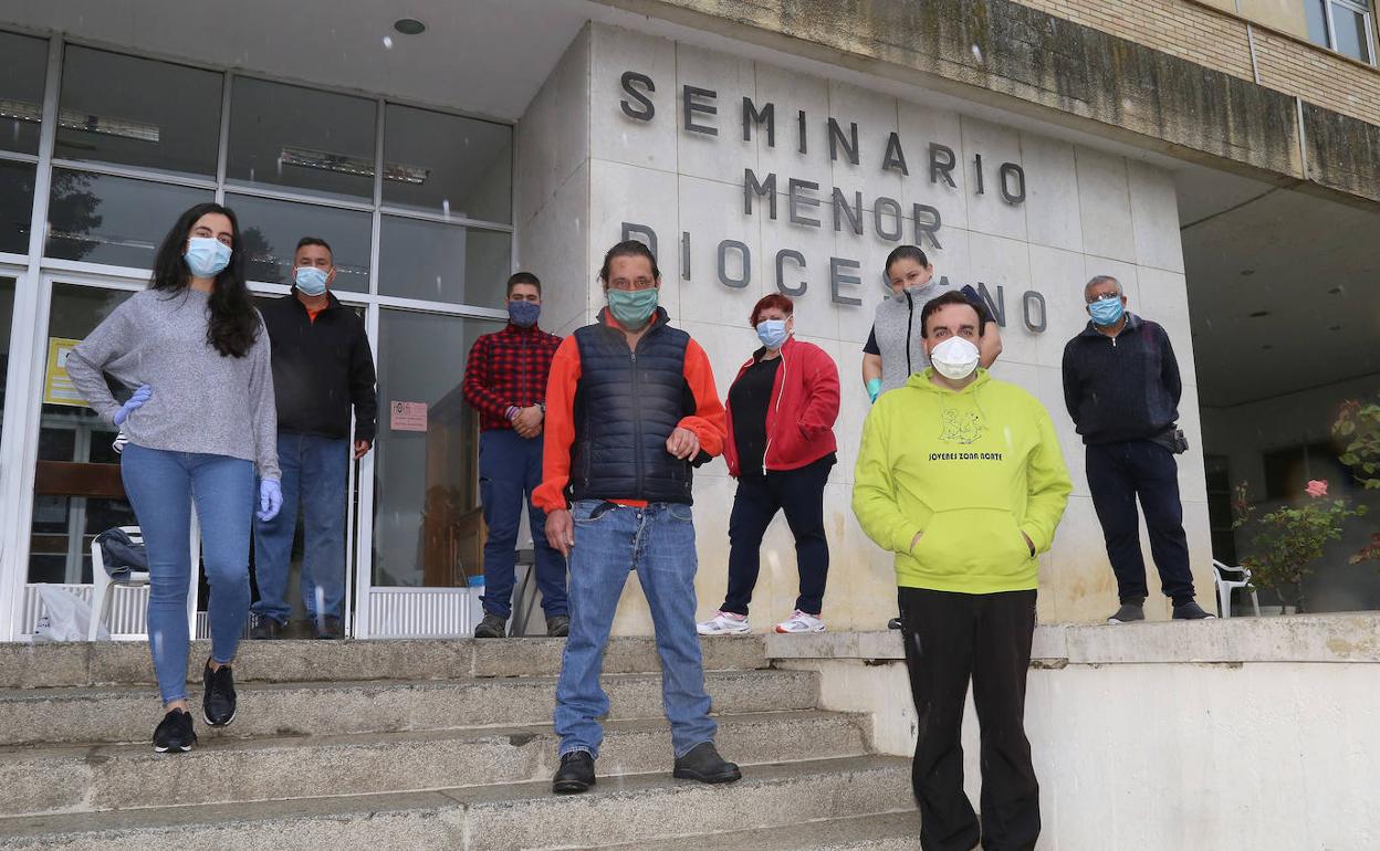 Usuarios y trabajadores del Seminario Menor, que funcionó 95 días como albergue.