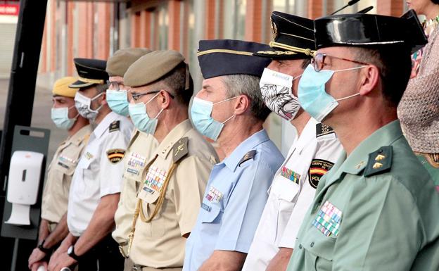 Los Cuerpos y Fuerzas de Seguridad del Estado, durante su reconocimiento y la entrega del León alado. 