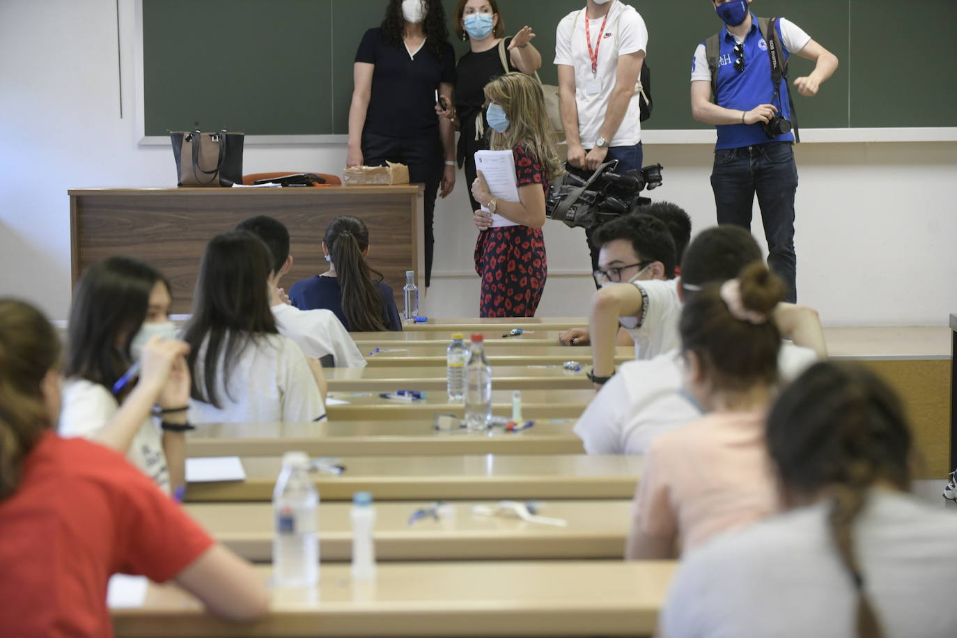 Fotos: Comienza para 11.000 estudiantes de Castilla y León la EBAU más atípica