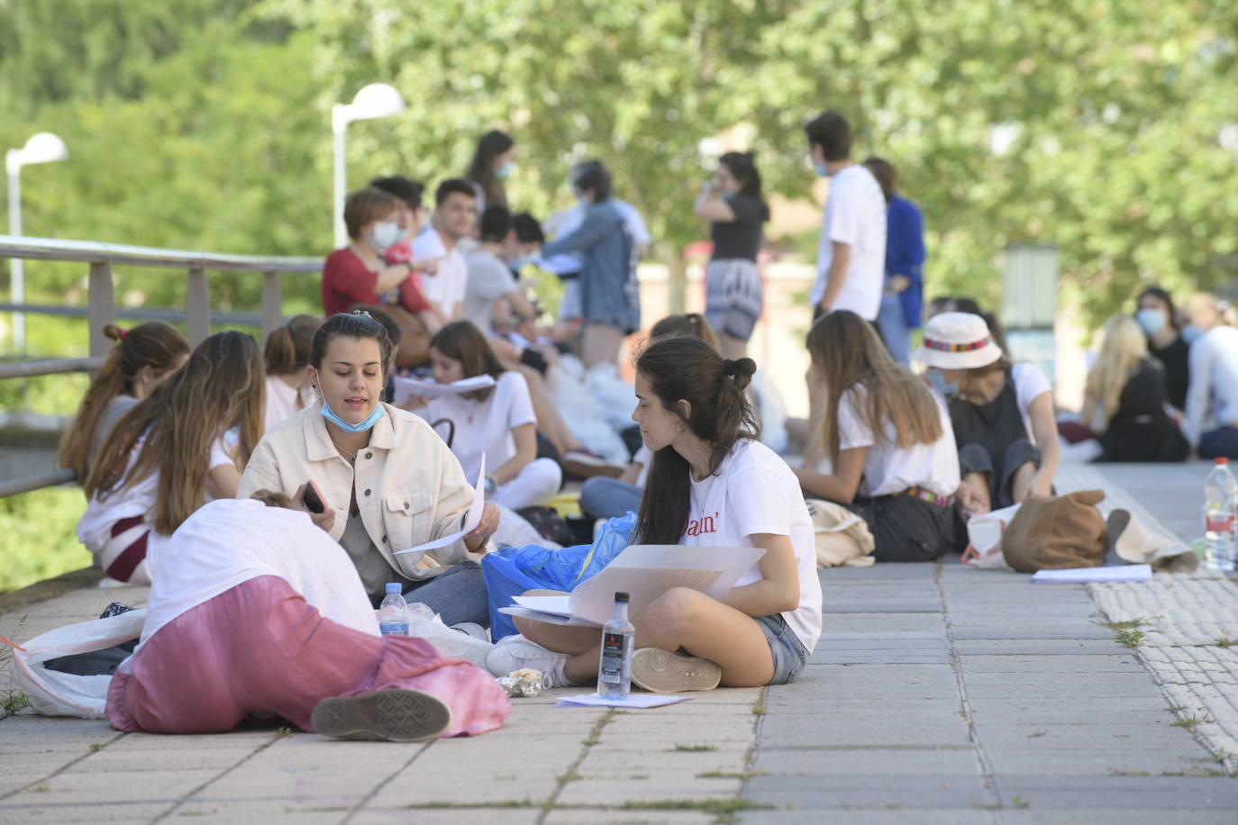 Fotos: Comienza para 11.000 estudiantes de Castilla y León la EBAU más atípica