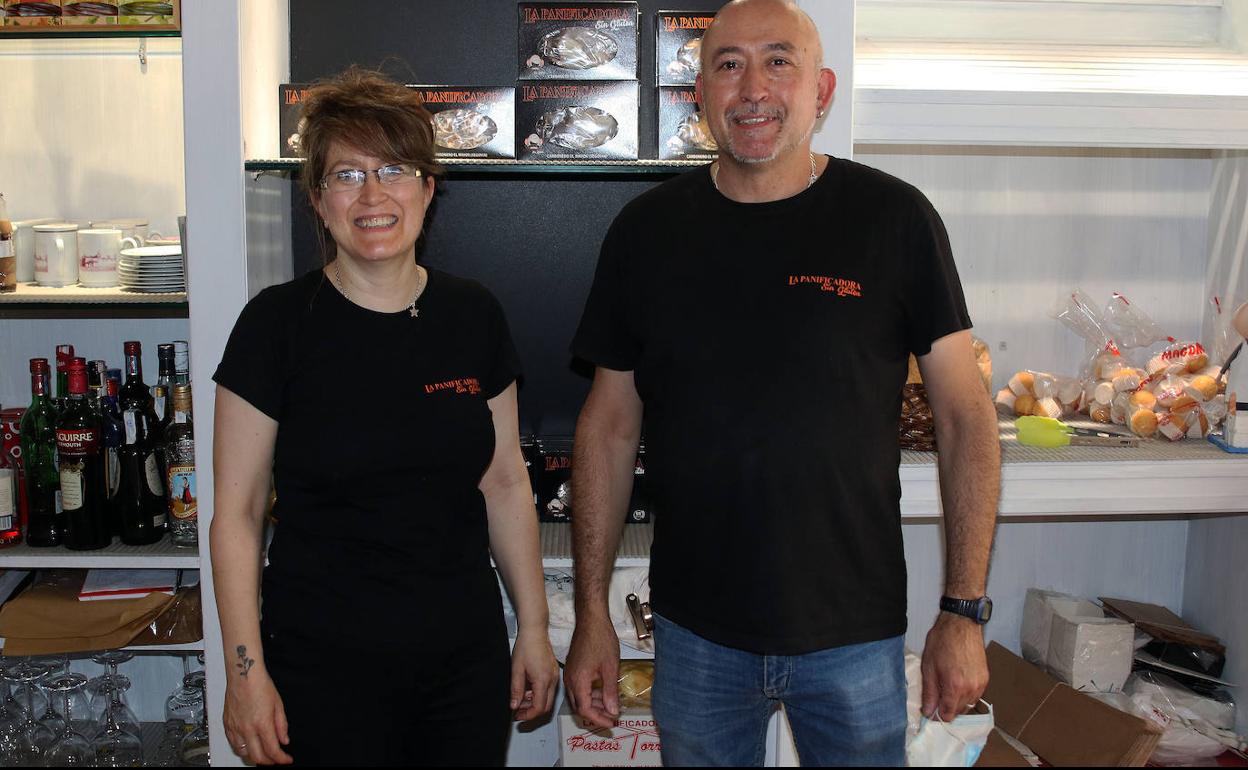 Alicia Torrego y su marido Ernesto, en La Panificadora Sin Gluten. 