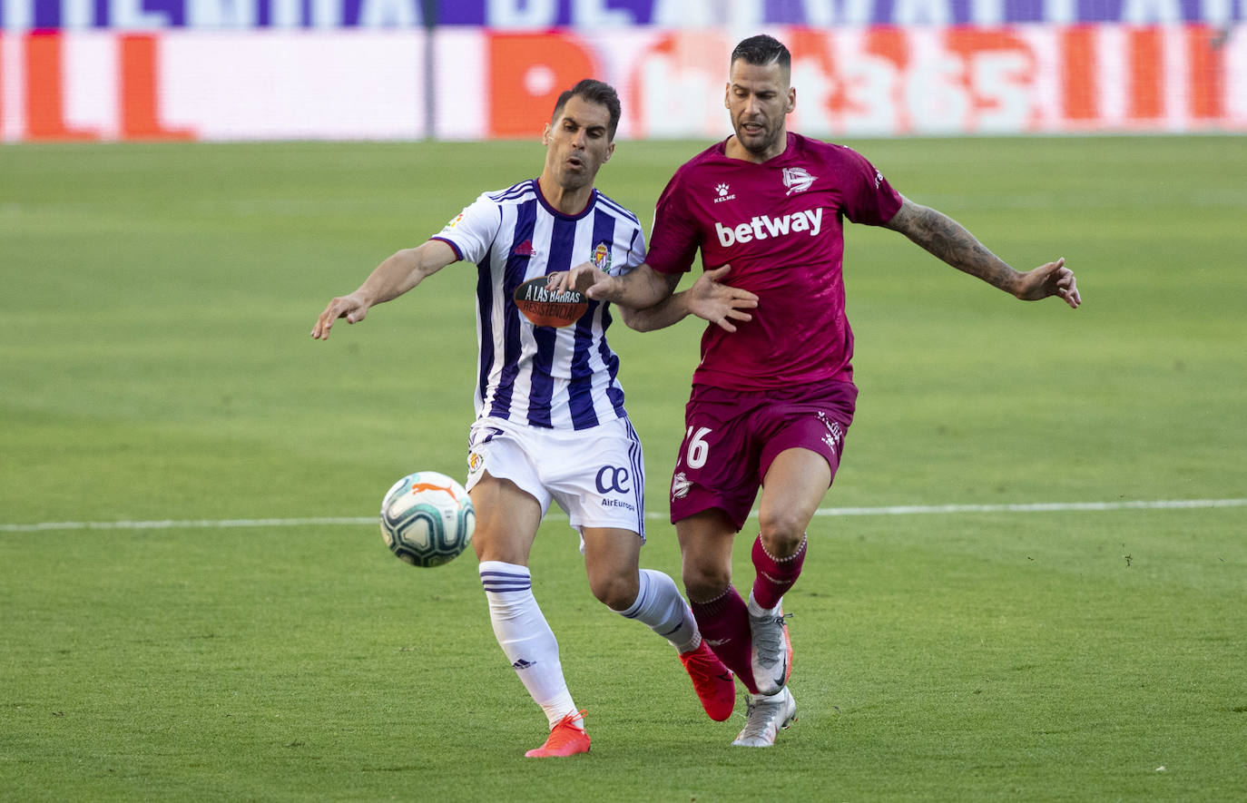 Un gol de Joaquín en los minutos finales deja al Real Valladolid, virtualmente, en Primera