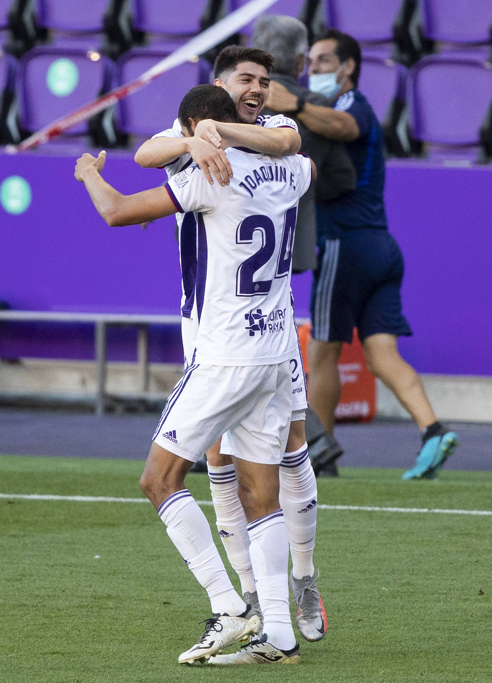 Un gol de Joaquín en los minutos finales deja al Real Valladolid, virtualmente, en Primera