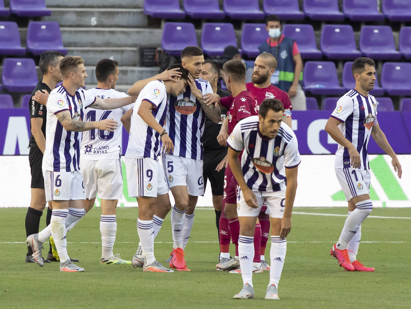 Un gol de Joaquín en los minutos finales deja al Real Valladolid, virtualmente, en Primera