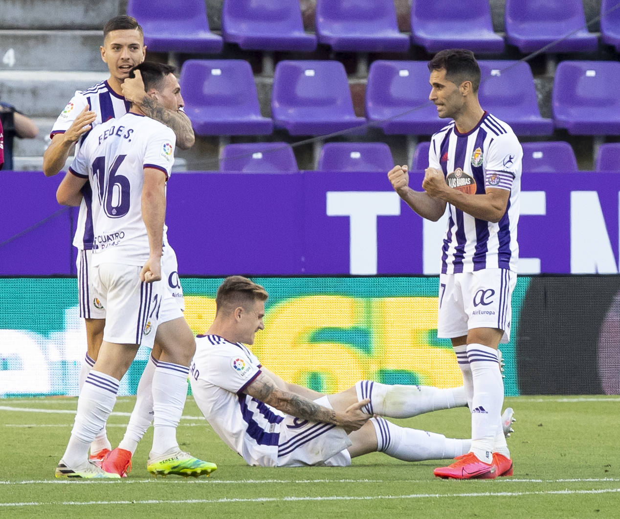 Un gol de Joaquín en los minutos finales deja al Real Valladolid, virtualmente, en Primera