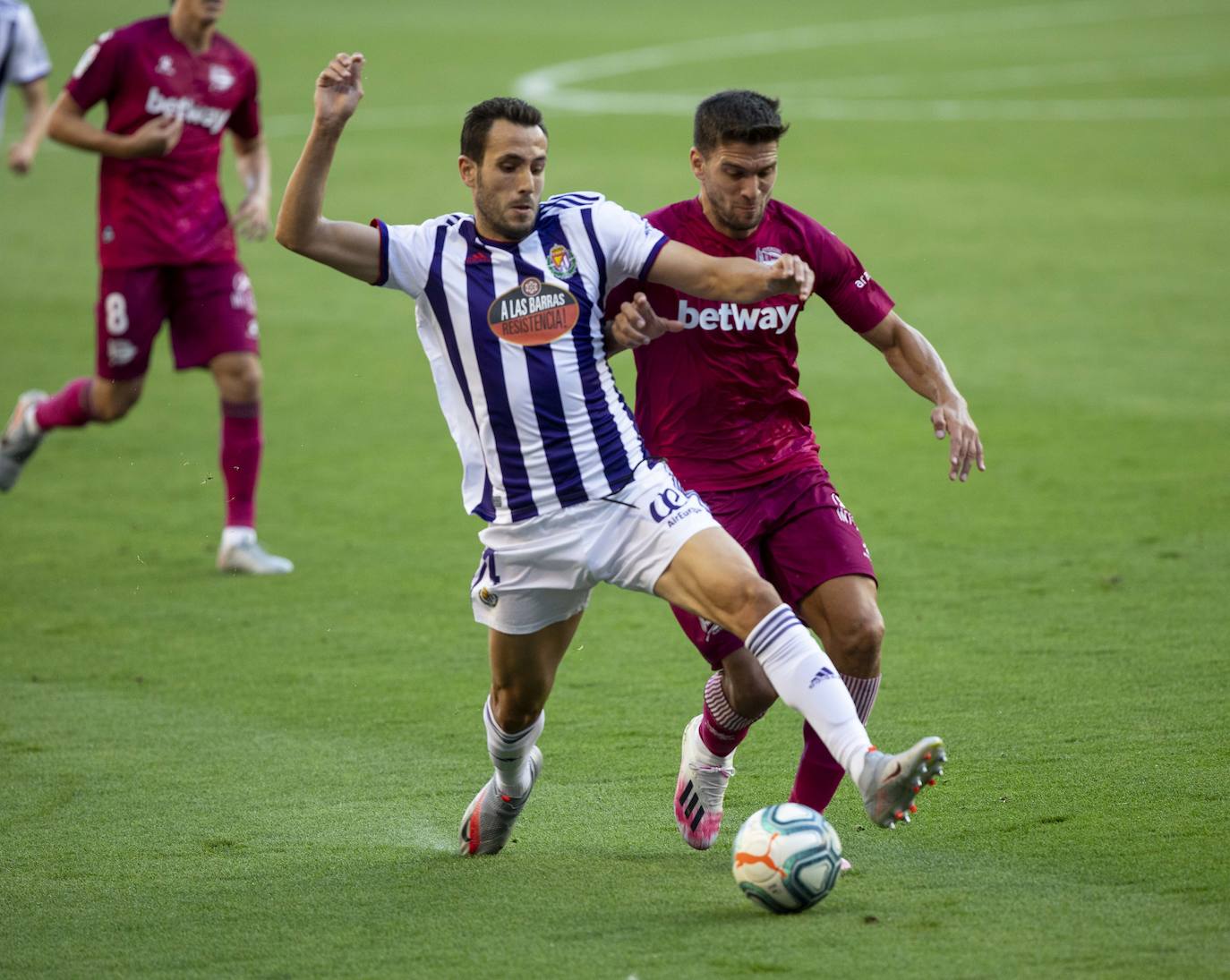 Un gol de Joaquín en los minutos finales deja al Real Valladolid, virtualmente, en Primera