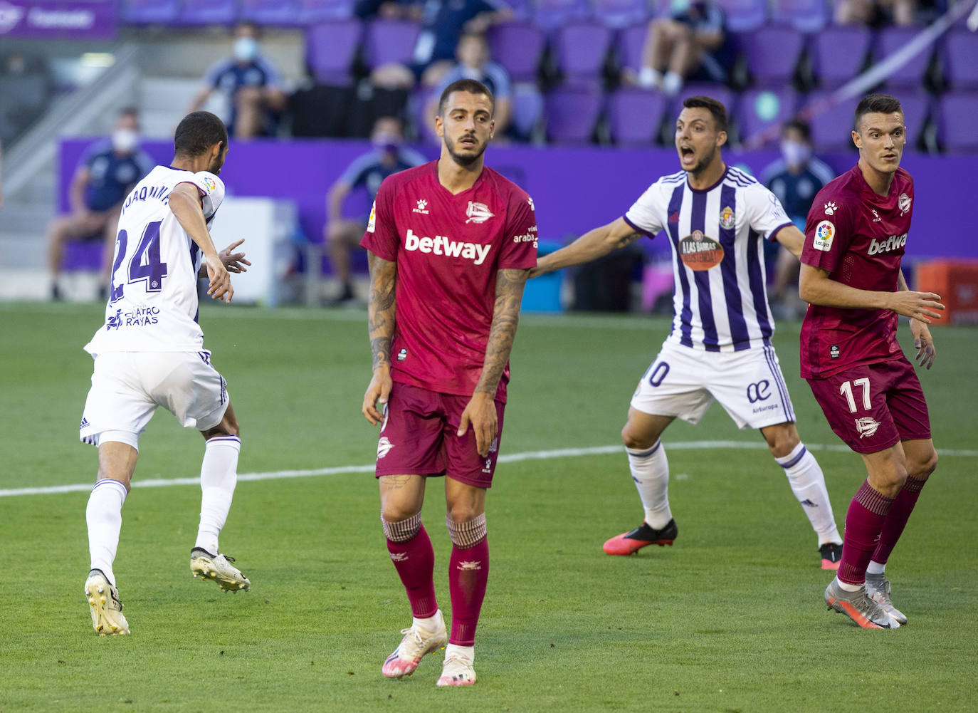 Un gol de Joaquín en los minutos finales deja al Real Valladolid, virtualmente, en Primera