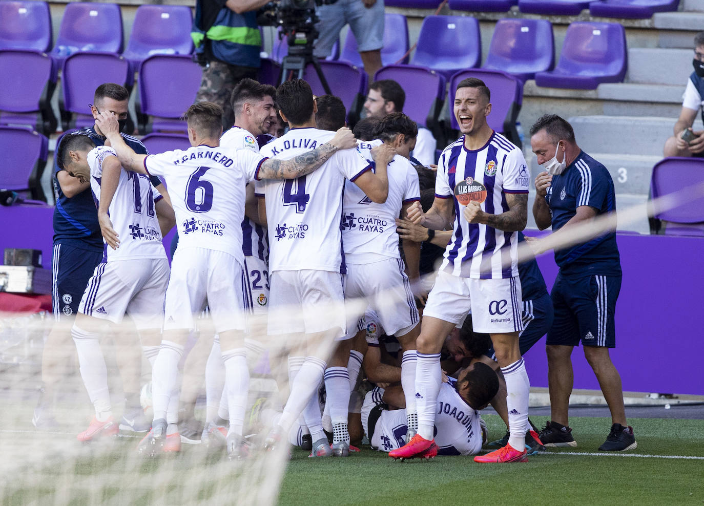 Un gol de Joaquín en los minutos finales deja al Real Valladolid, virtualmente, en Primera