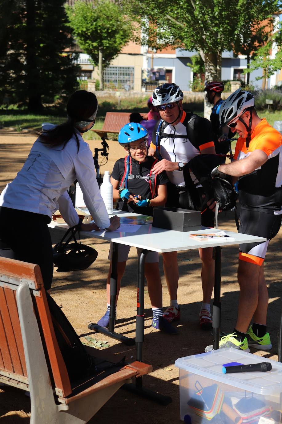 Sesenta riosecanos participaron en la marcha organizada por el centro de entrenamiento Playfit a beneficio de la Fundación Aladina