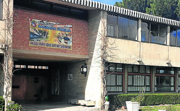 Entrada al centro, ubicado en la calle Arca Real.