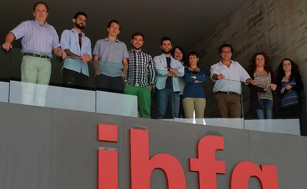 De izquierda a derecha, Emilio Fernandez, Moussa Wardé, Nicoló Bonora, Daniel Jiménez-Blasco, Carlos Vicente-Gutiérrez, Irene López-Fabuel, Mónica Carabias, Juan Pedro Bolaños, Mónica Resch y Estefanía Prieto.