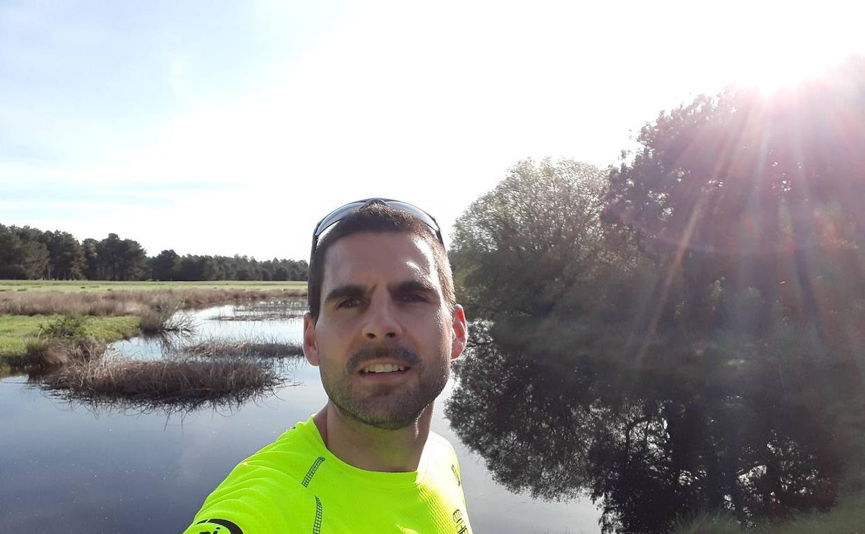 Daniel Sacristán, en un paseo por el entorno de Fuenterrebollo, un lugar con mucho agua.