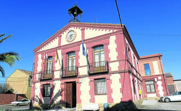 Fachada del ayuntamiento de la localidad. 