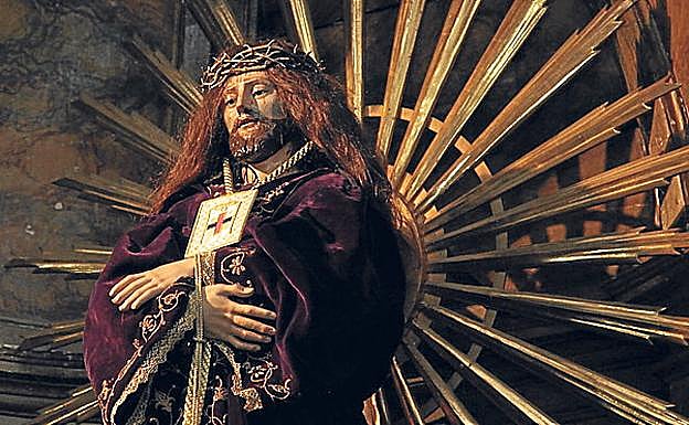 Imagen principal - Arriba, Cristo de Medinaceli; interior de la Colegiata y Ermita del Humilladero.