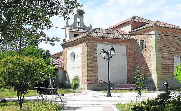 Exterior del templo parroquial de San Andrés Apóstol de Bustillo del Páramo de Carrión.