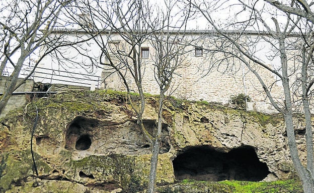 Eremitorio bajo la ermita de la Virgen del Olmar.