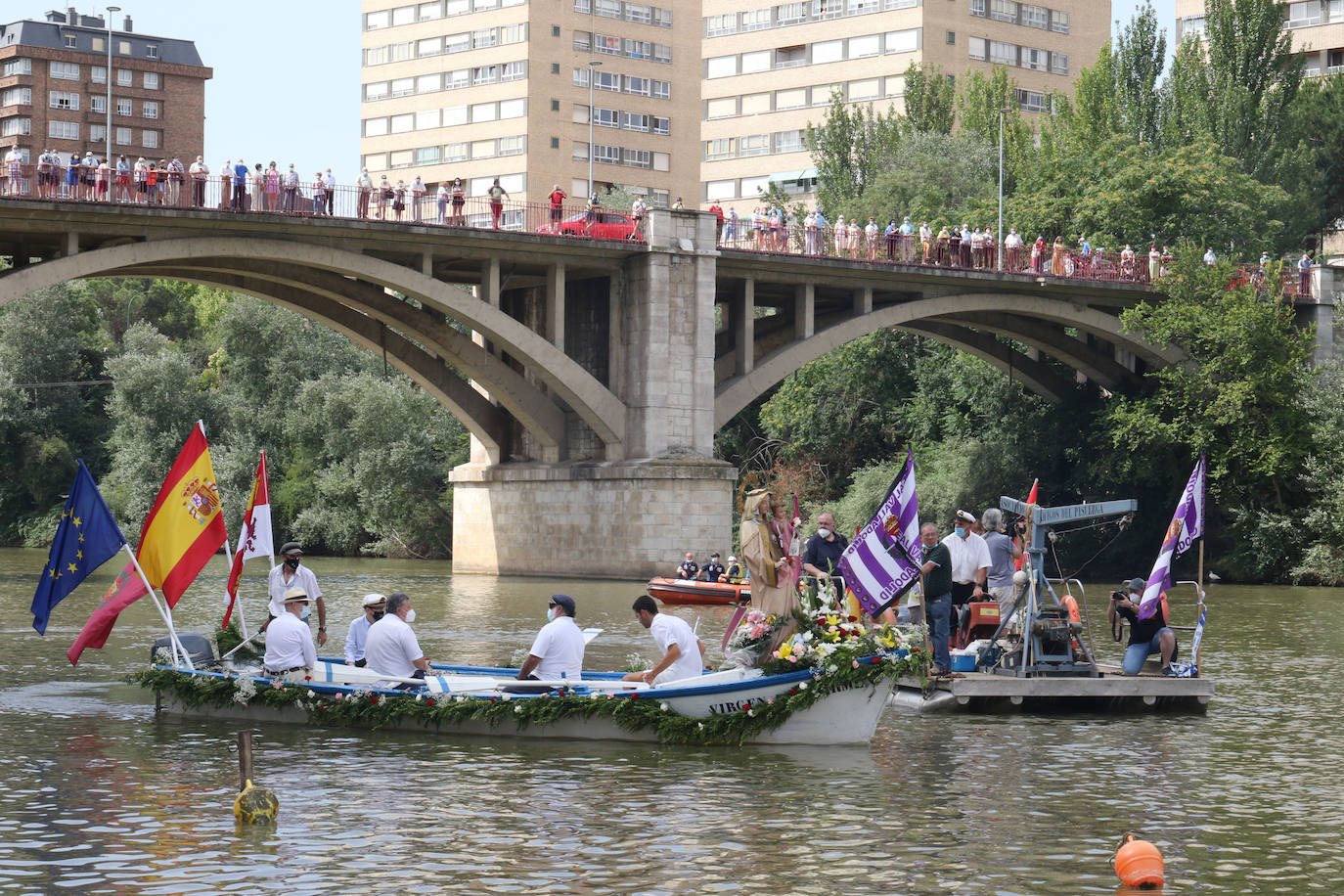 Fotos: Procesión fluvial de la Virgen del Carmen en Valladolid en recuerdo a la víctimas del coronavirus