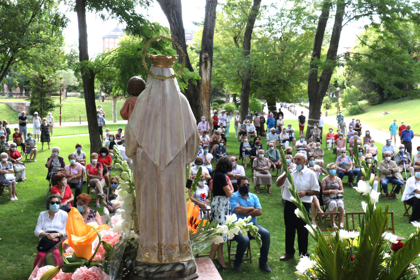 Fotos: Procesión fluvial de la Virgen del Carmen en Valladolid en recuerdo a la víctimas del coronavirus