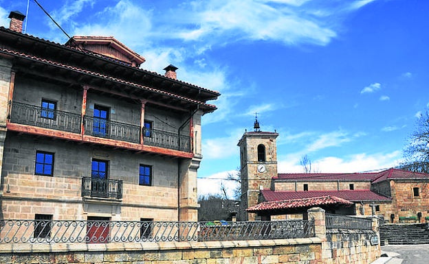 Imagen principal - Arriba, casona e iglesia de Ahedo de las Pueblas; túnel de la Engaña y parque multiaventuras. 