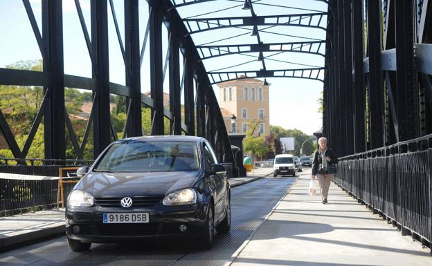 Saravia no descarta la peatonalización del Puente Colgante en Valladolid