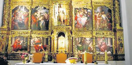 Magnífico retablo en el altar mayor de la iglesia de San Juan Bautista