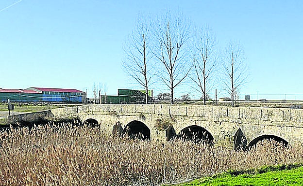 Puente del Mercado sobre el río Valdeginate, que unía Castromocho con algunas de sus pedanías vecinas.