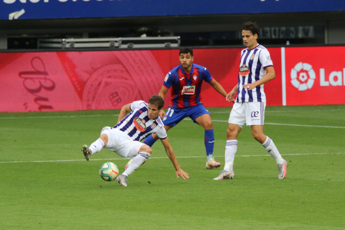 Guardiola redujo distancias en la segunda parte después de que Bigas e Inui anotaron los de los locales y en el descuento De Blasis anotó de penalti