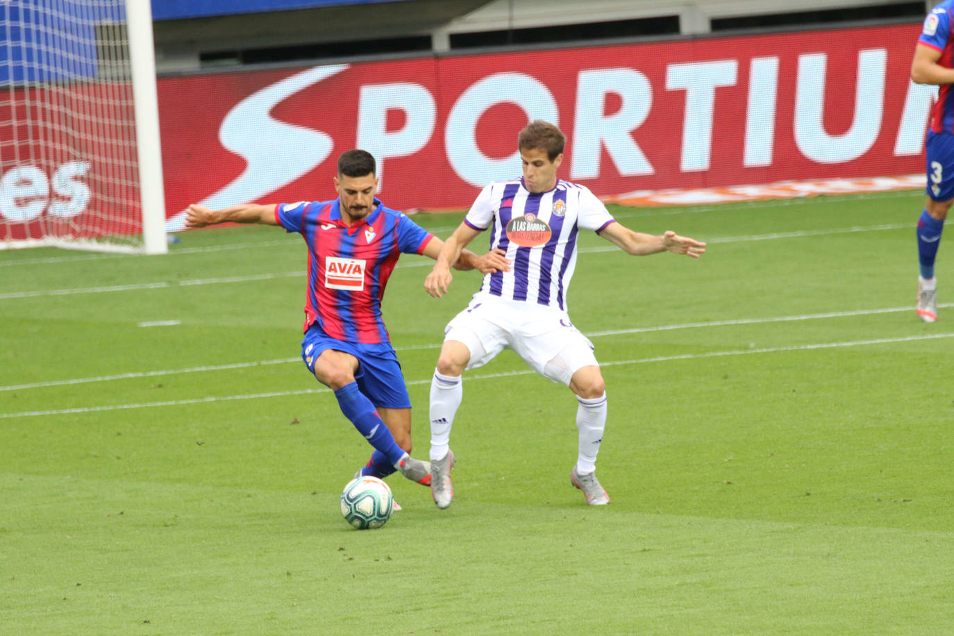 Guardiola redujo distancias en la segunda parte después de que Bigas e Inui anotaron los de los locales y en el descuento De Blasis anotó de penalti