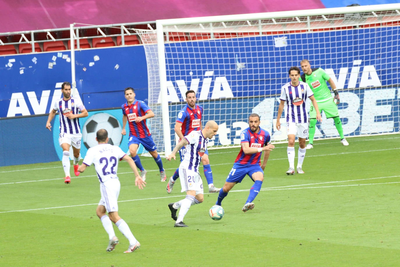 Guardiola redujo distancias en la segunda parte después de que Bigas e Inui anotaron los de los locales y en el descuento De Blasis anotó de penalti