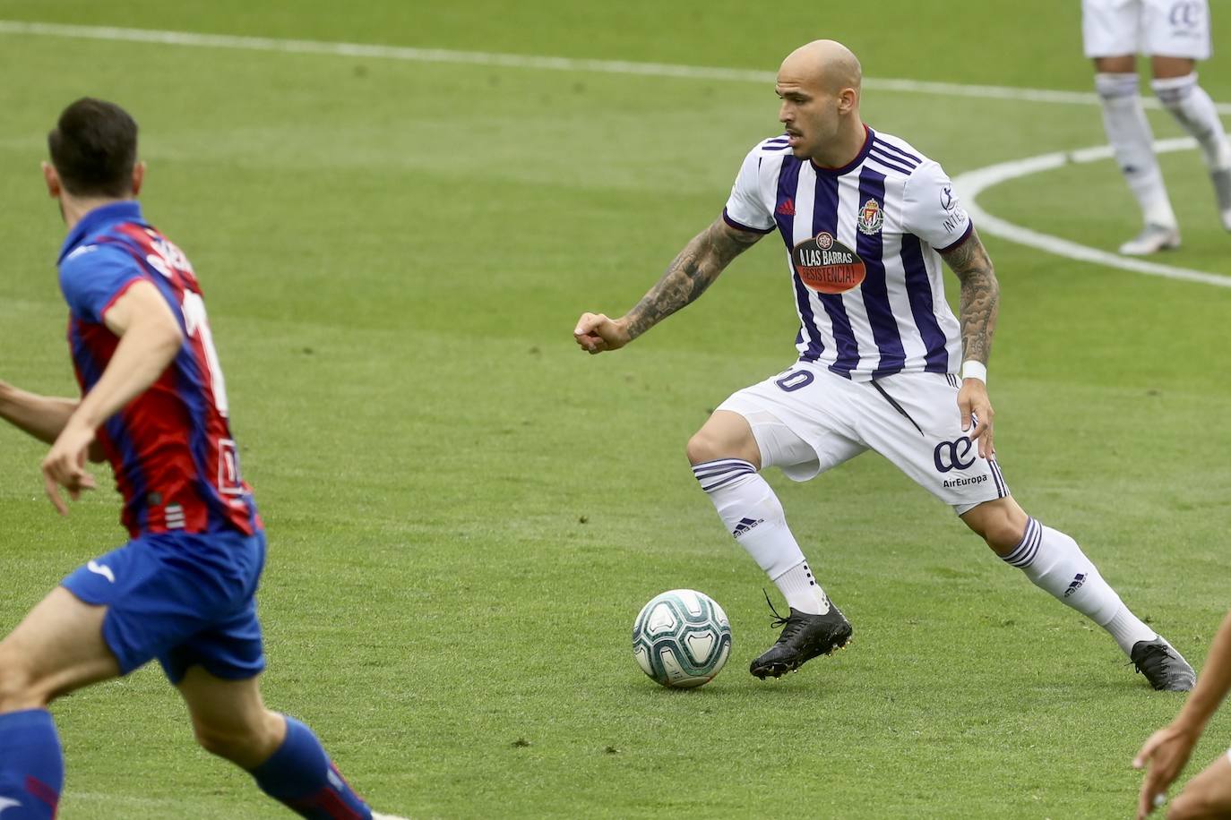 Guardiola redujo distancias en la segunda parte después de que Bigas e Inui anotaron los de los locales y en el descuento De Blasis anotó de penalti