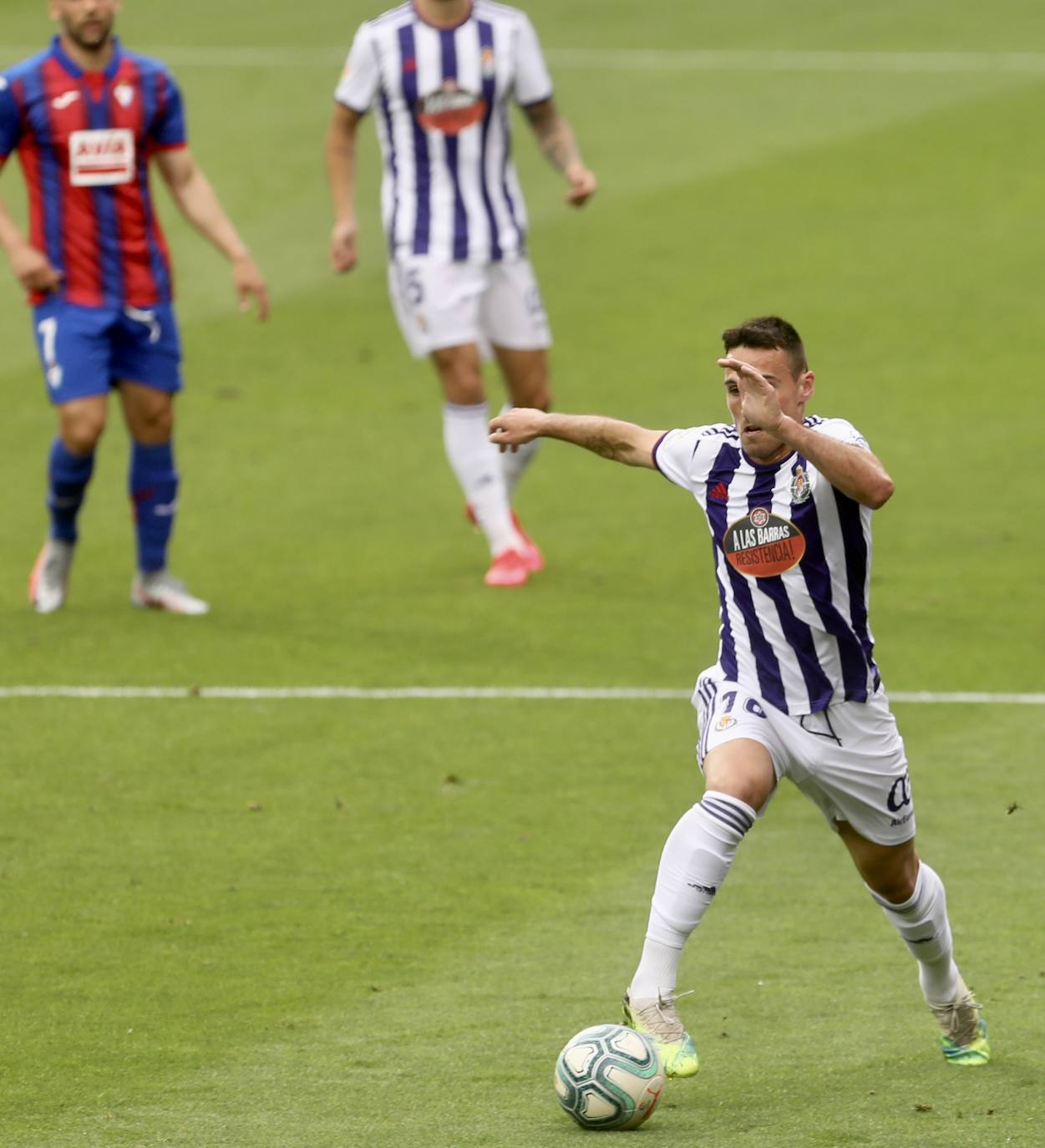 Guardiola redujo distancias en la segunda parte después de que Bigas e Inui anotaron los de los locales y en el descuento De Blasis anotó de penalti