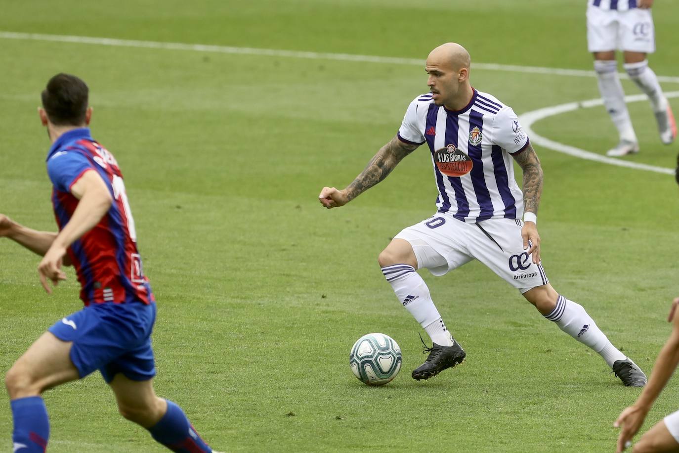 Guardiola redujo distancias en la segunda parte después de que Bigas e Inui anotaron los de los locales y en el descuento De Blasis anotó de penalti