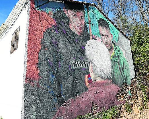 Dos generaciones diferentes del pueblo, también presentes.