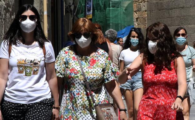 Castilla y León hace obligatoria la mascarilla y exige 'herramientas' ágiles para confinar